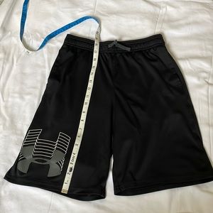 Black boys under armor athletic shorts YXL